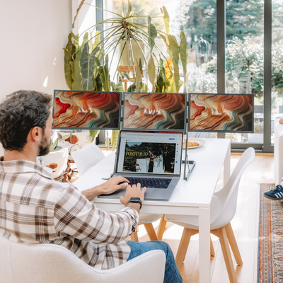 MaxView Ultra™: Estación de Triple Pantalla Portátil HD